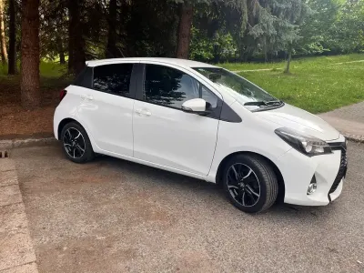 Gebraucht Toyota Yaris 99 PS (72 kW) 2014 Weiß Kleinwagen