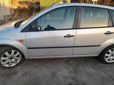 Gebraucht Ford Fiesta 69 PS (50 kW) 2003 Silber Kleinwagen