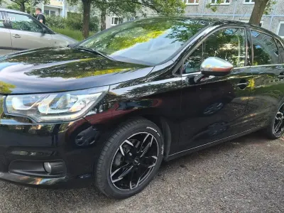 Gebraucht Citroën C4 131 PS (96 kW) 2015 Schwarz Kleinwagen