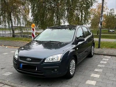 Gebraucht Ford Focus 100 PS (73 kW) 2005 Grau Kleinwagen