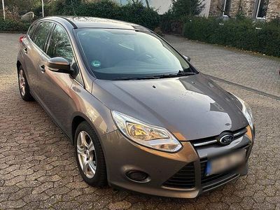 Gebraucht Ford Focus 100 PS (73 kW) 2014 Braun Limousine