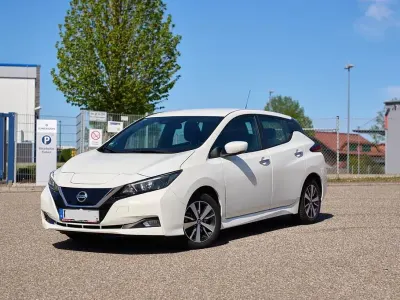 Gebraucht Nissan Leaf Acenta 110 kW (150 PS) 2021 Weiß Kleinwagen