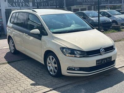 Beige Gebraucht 2016 VW Touran Van / Kleinbus | 4.200 €