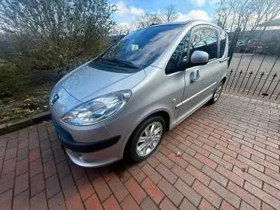 Gebraucht Peugeot 1007 80 PS (58 kW) 2009 Silber Van / Kleinbus