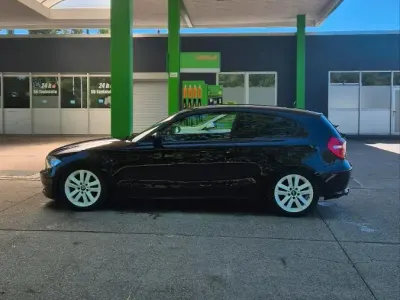 Gebraucht BMW 116 122 PS (89 kW) 2007 Schwarz Kleinwagen