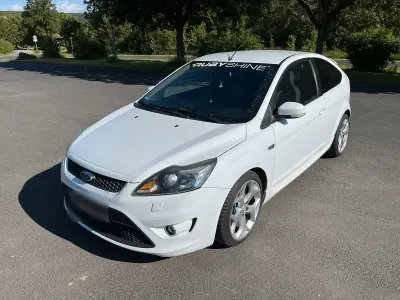 Gebraucht Ford Focus ST 226 PS (166 kW) 2009 Weiß Limousine
