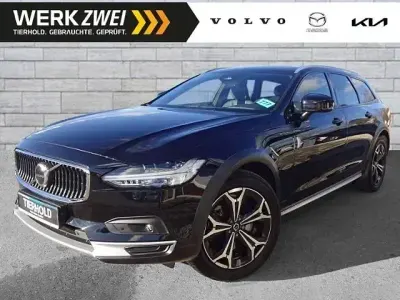 Używany Volvo V90 CC Pro 235 KM (172 kW) 2022 Czarny Kombi