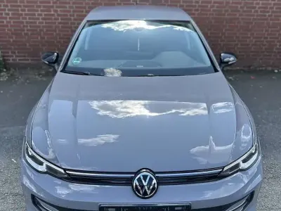 Gebraucht VW Golf VIII Highline 150 PS (110 kW) 2025 Limousine