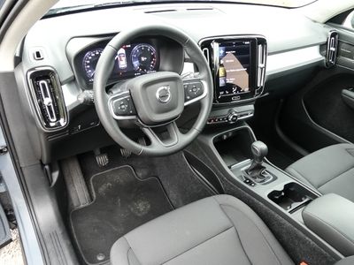 gebraucht Volvo XC40 Momentum Pro 2WD T3 EU6d LED Navi Keyless Rückfahrkam. Fernlichtass. El. Heckklappe