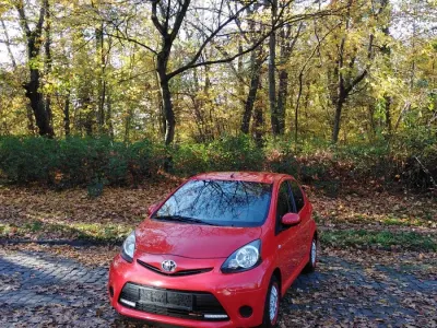 Gebraucht Toyota Aygo Cool 68 PS (50 kW) 2013 Rot Kleinwagen