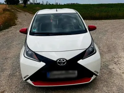 Gebraucht Toyota Aygo 69 PS (50 kW) 2017 Weiß Kleinwagen