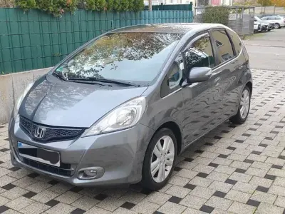 Käytetty Honda Jazz Comfort 99 HP (72 kW) 2012 Harmaa Viistoperä