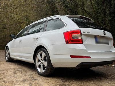 Gebraucht Skoda Octavia 150 PS (110 kW) 2014 Weiß Kleinwagen