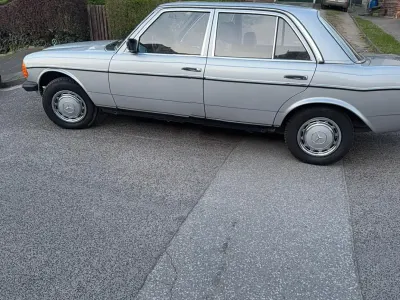 Gebraucht Mercedes 240 1981 Silber Limousine