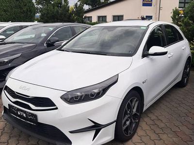 Gebraucht Kia Ceed Spirit 140 PS (102 kW) 2024 Weiß Kleinwagen