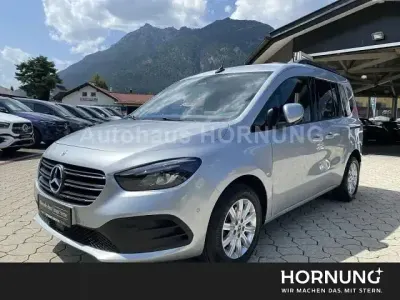 Gebraucht Mercedes T180 Progressive 131 PS (96 kW) 2025 Silber Van / Kleinbus