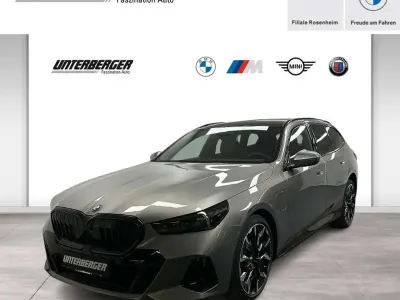 Neu BMW 550e M Sport 489 PS (359 kW) 2026 Grau Kombi