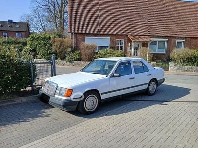 Gebraucht Mercedes 230 132 PS (97 kW) 1989 Weiß Limousine