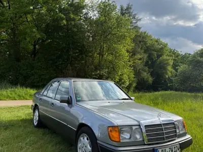Gebraucht Mercedes 200 118 PS (86 kW) 1990 Grau Limousine