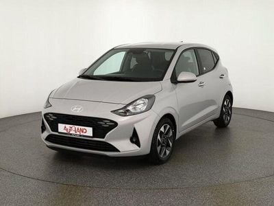 Neu Hyundai i10 63 PS (46 kW) 2025 Grau Kleinwagen