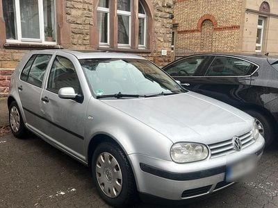 Grau Gebraucht 2002 VW Golf Limousine | 2.200 € (Fairer Preis)
