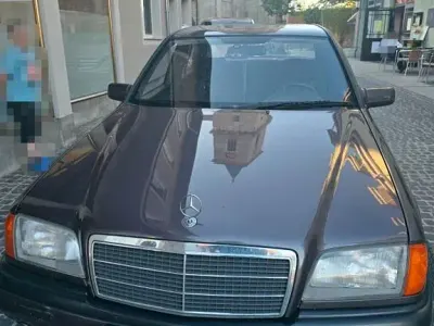 Gebraucht Mercedes C180 Classic 122 PS (89 kW) 1994 Schwarz Limousine