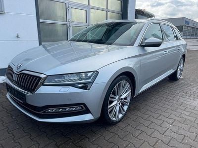 Gebraucht Skoda Superb Style 200 PS (147 kW) 2022 Stribrna brilliant/ brilliants Kombi