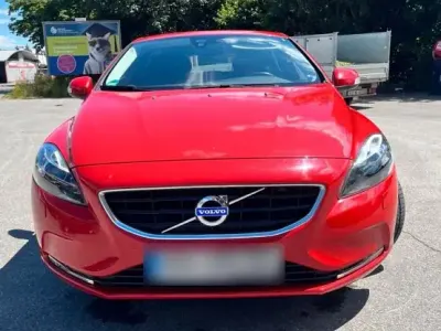 Gebraucht Volvo V40 114 PS (83 kW) 2014 Rot Kleinwagen
