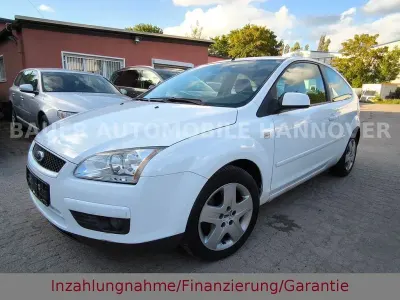 Gebraucht Ford Focus Style 101 PS (74 kW) 2007 Weiß Kleinwagen