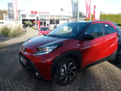 Neu Toyota Aygo X 72 PS (52 kW) 2025 Chillired SUV