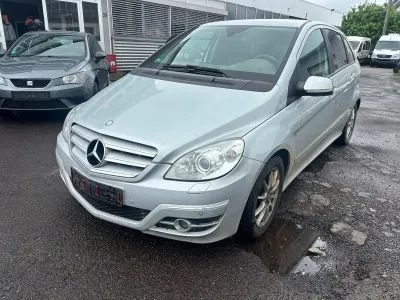 Gebraucht Mercedes B200 140 PS (102 kW) 2010 Silber Van / Kleinbus
