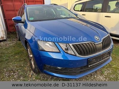 Grau Gebraucht 2015 Skoda Octavia Limousine | 5.786 €