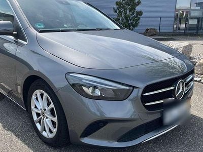 Usado Mercedes B200 190 HP (139 kW) 2020 Cinzento Monovolume
