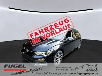 Gebraucht VW Golf VIII Active 150 PS (110 kW) 2023 Deep black perleffekt Limousine