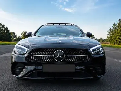 Gebraucht Mercedes E300 Night 265 PS (194 kW) 2022 Grau Limousine