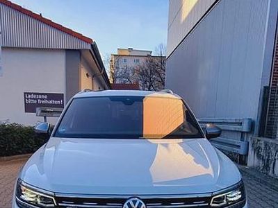 Gebraucht VW Tiguan Allspace Highline 190 PS (139 kW) 2019 Weiß SUV