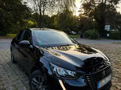 Gebraucht Peugeot 208 Active 101 PS (74 kW) 2022 Schwarz Kleinwagen