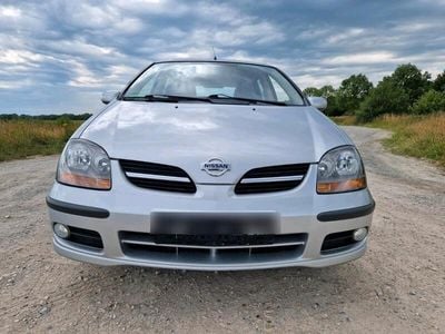 Nissan Almera Tino