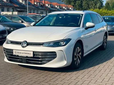 Gebraucht VW Passat Business 150 PS (110 kW) 2024 Weiß Kombi