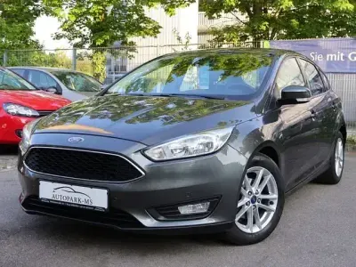 Begagnad Ford Focus Trend+ 125 HK (91 kW) 2017 Grå Sedan