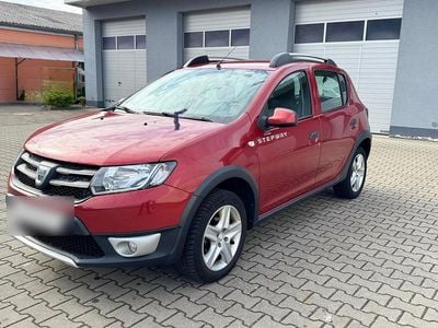 Gebraucht Dacia Sandero Stepway 90 PS (66 kW) 2016 Rot Limousine