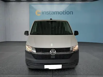 Second-hand VW Multivan 150 CP (110 kW) 2024 Alb Monovolum