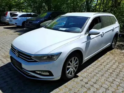 Gebraucht VW Passat Elegance 150 PS (110 kW) 2023 Weiß Kombi