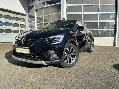 Usado Renault Captur Experience 131 HP (96 kW) 2020 Preto SUV