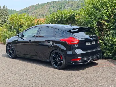 Gebraucht Ford Focus Performance Edition 250 PS (183 kW) 2015 Schwarz Limousine