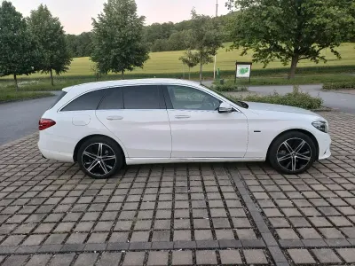 Gebraucht Mercedes C300e Avantgarde 204 PS (150 kW) 2019 Weiß Kombi