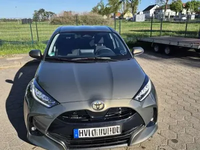 Gebraucht Toyota Yaris Hybrid Basis 92 PS (67 kW) 2024 Grün Kleinwagen