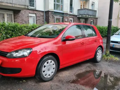Gebraucht VW Golf VI 80 PS (58 kW) 2010 Rot Kleinwagen