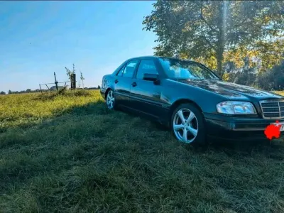 Gebraucht Mercedes C180 122 PS (89 kW) 1997 Blau Limousine