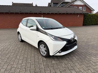 Gebraucht Toyota Aygo X-play 69 PS (50 kW) 2014 Weiß Kleinwagen